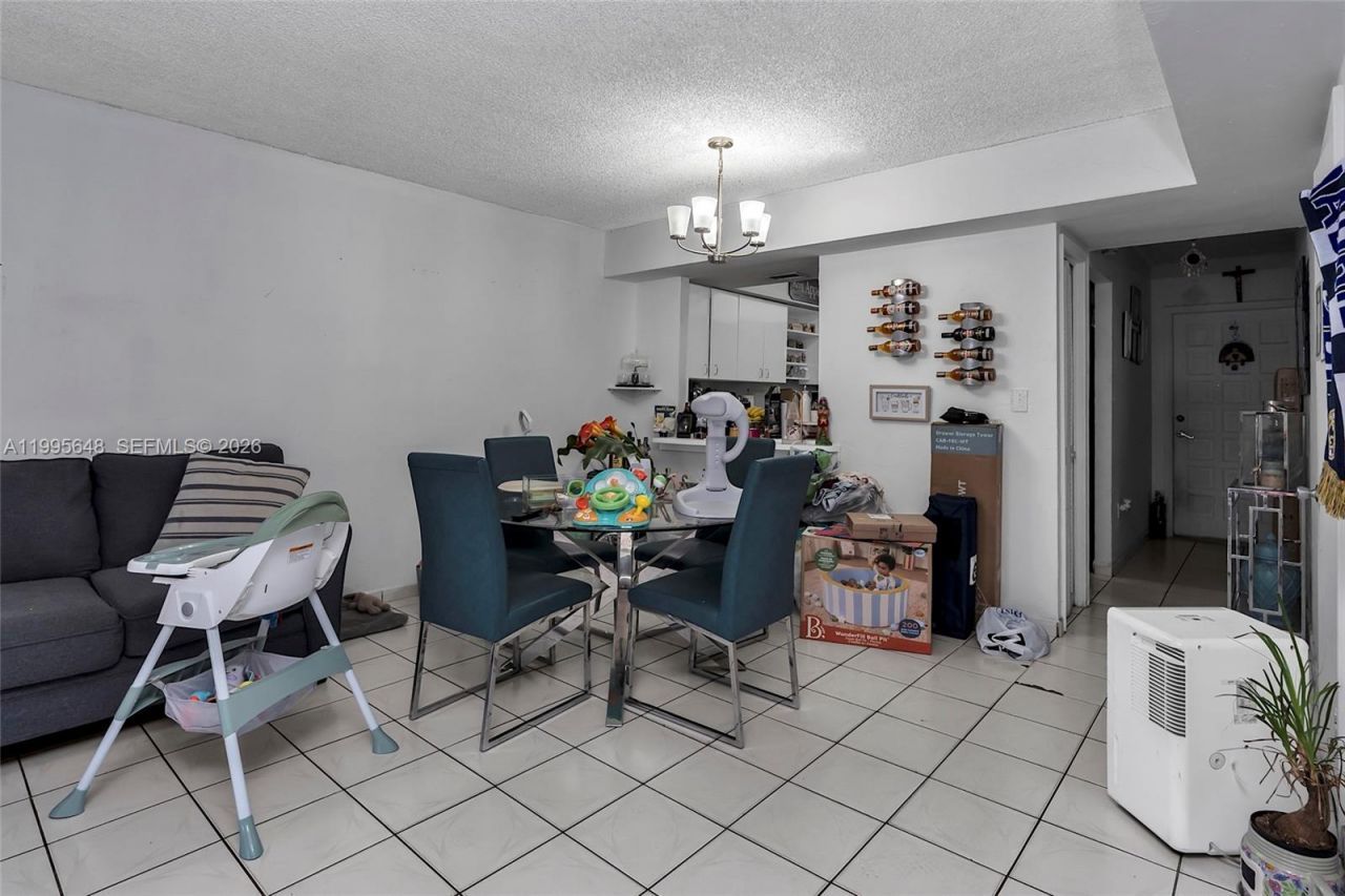 805 W 79th Pl, Hialeah, FL 33014 Photo