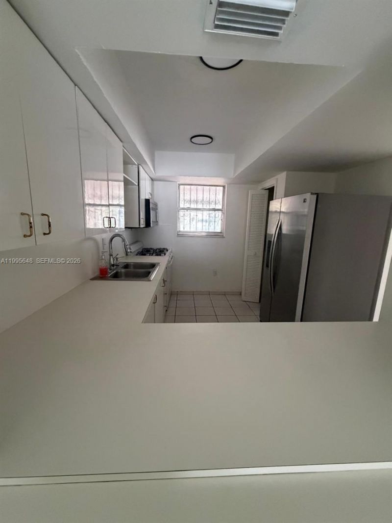 805 W 79th Pl, Hialeah, FL 33014 Photo