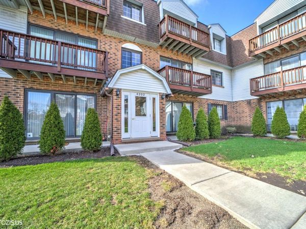 4202 Central Road, Unit 1D, Glenview, IL 60025