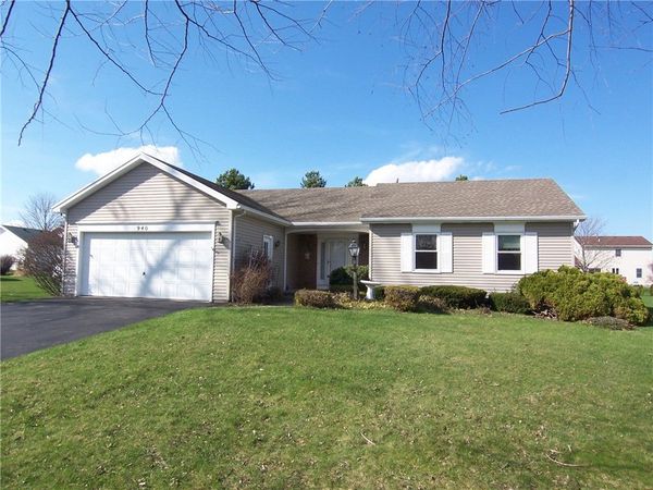 940 Limpet Dr , Webster, NY 14580