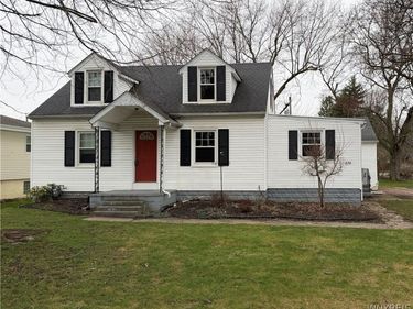 223 Harding Road, Williamsville, NY 14221