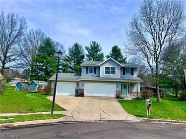 105 Poolview Circle , Dover, OH 44622