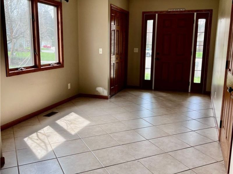 105 Poolview Circle, Dover, OH 44622 Photo 11