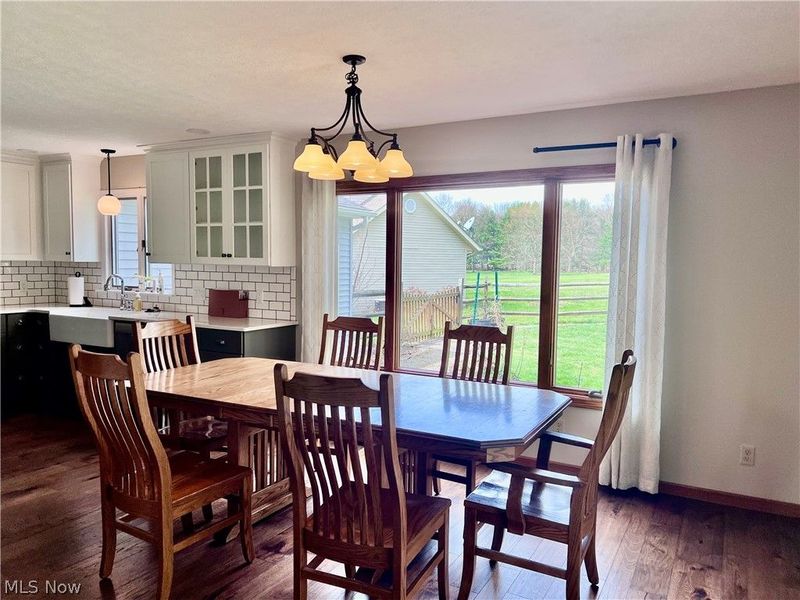 105 Poolview Circle, Dover, OH 44622 Photo 5