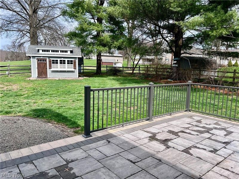 105 Poolview Circle, Dover, OH 44622 Photo 7