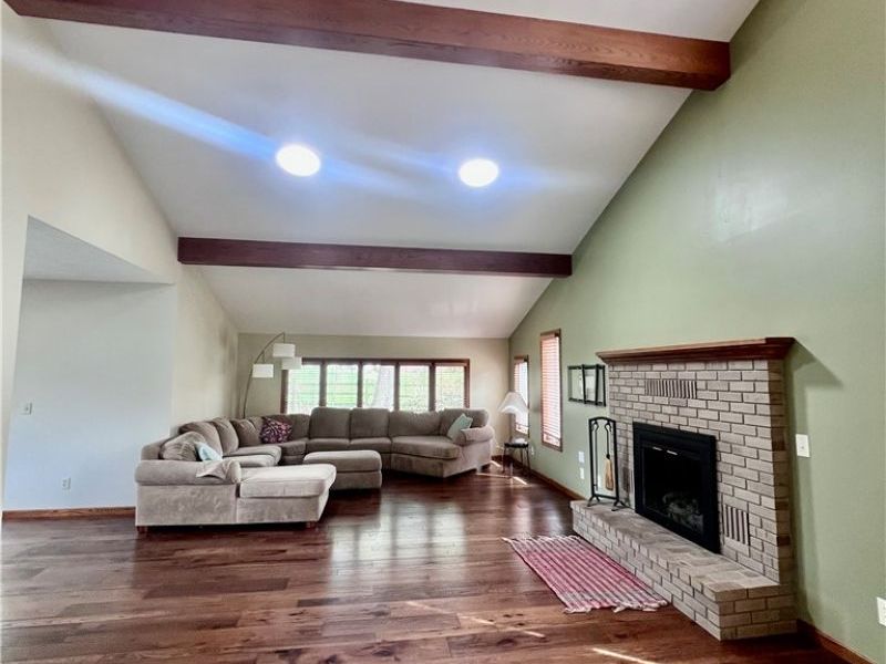 105 Poolview Circle, Dover, OH 44622 Photo 8