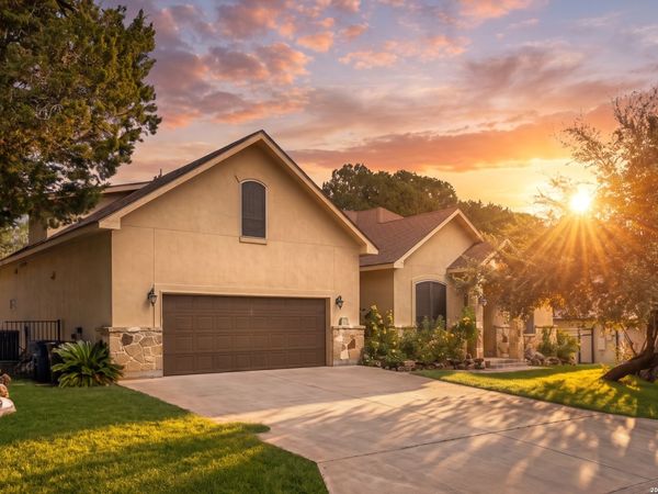 820 Mission Hills, New Braunfels, TX 78130