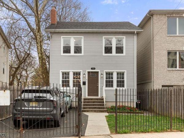 38 Hinsdale Pl, Newark, NJ 07104