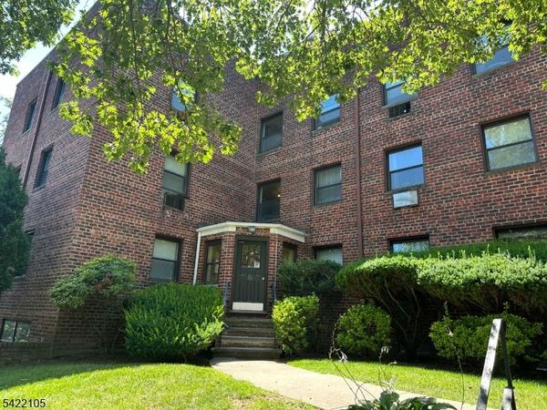 16 Roosevelt Pl, Unit C2, Montclair, NJ 07042