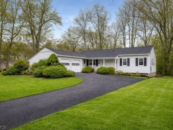 6 Windsor Way, Berkeley Heights, NJ 07922