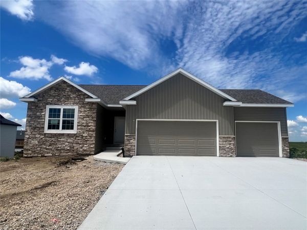 1443 Cardinal Drive, Fairfax, IA 52228