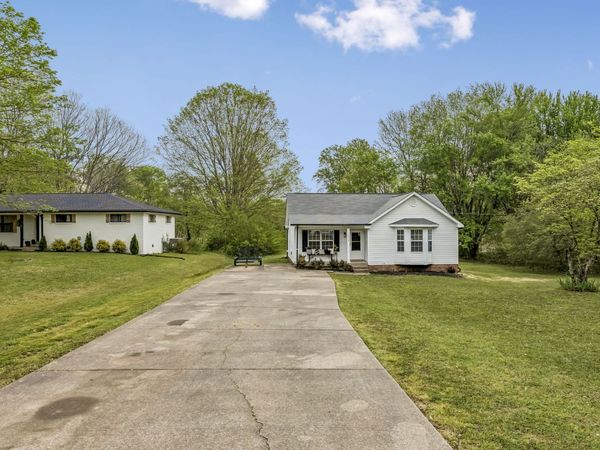 1017 Preston Dr, Burns, TN 37029