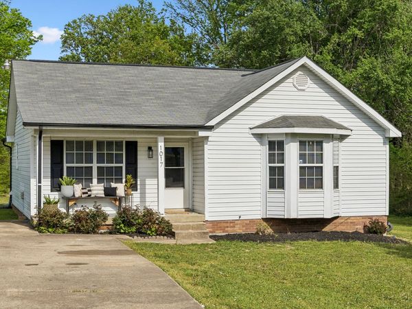 1017 Preston Dr, Burns, TN 37029