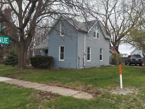 1804 17 Street , Viola, IL 61486