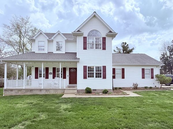 312 Cherokee Drive , Harrisburg, IL 62946