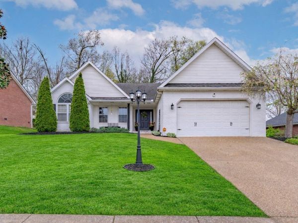 8848 Clear Creek Drive, Evansville, IN 47711