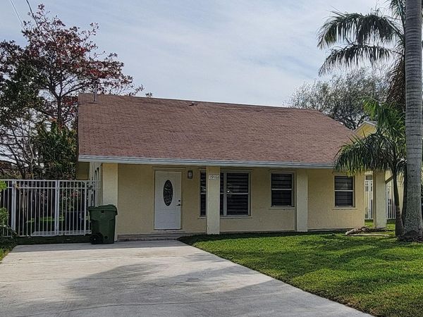 1916 SW 28th Way, Fort Lauderdale, FL 33312