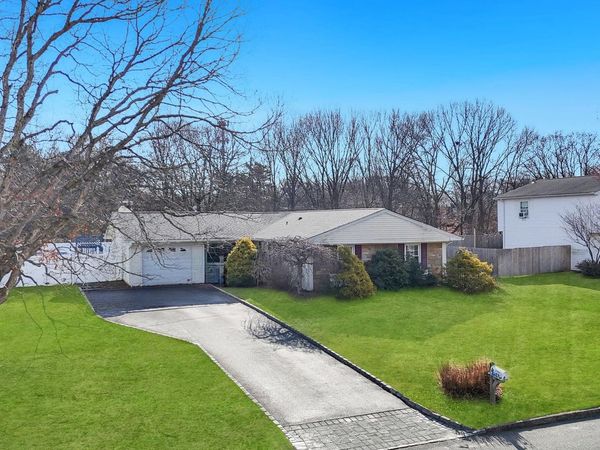 27 Westbrook Road, Coram, NY 11727