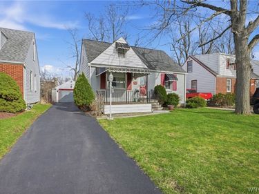 221 Edgewood Avenue , Tonawanda, NY 14223
