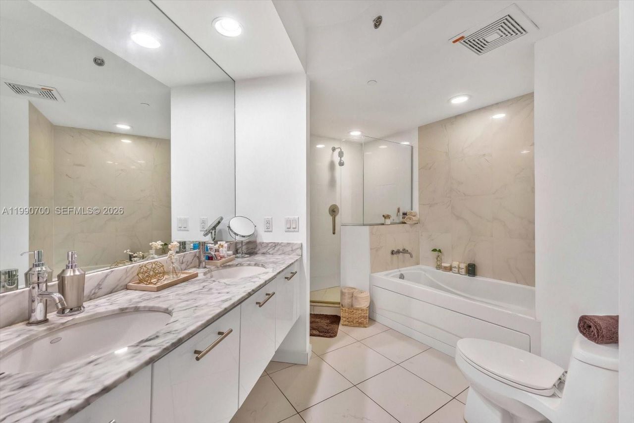 500 Brickell Ave, Unit 1810, Miami, FL 33131 Photo