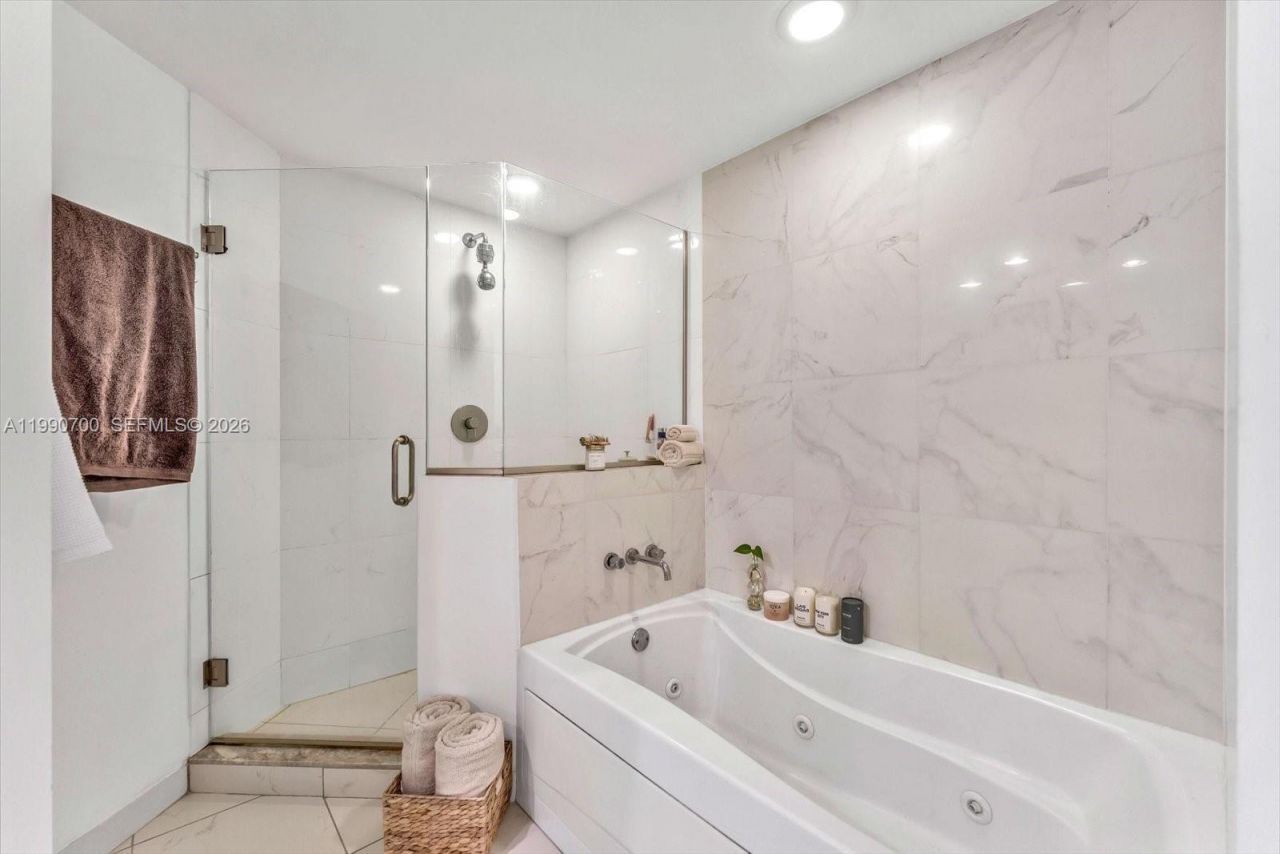 500 Brickell Ave, Unit 1810, Miami, FL 33131 Photo