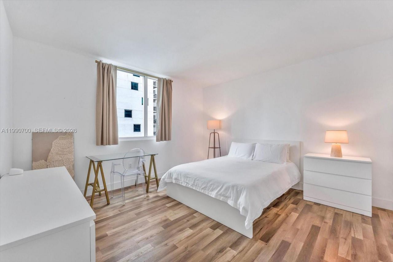 500 Brickell Ave, Unit 1810, Miami, FL 33131 Photo