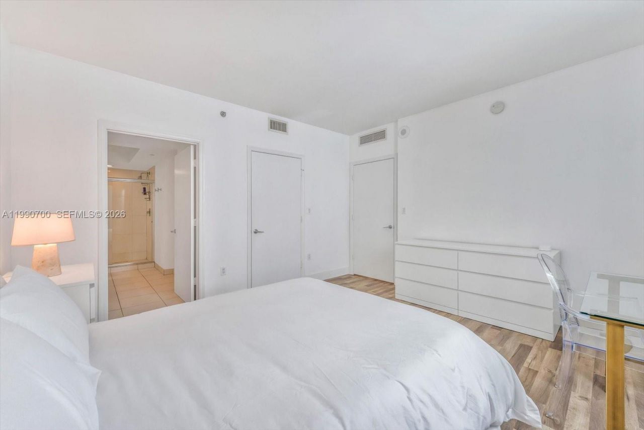 500 Brickell Ave, Unit 1810, Miami, FL 33131 Photo