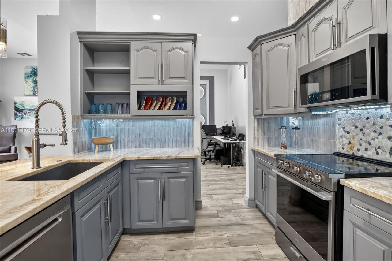 284 SW 180th Ave, Pembroke Pines, FL 33029 Photo