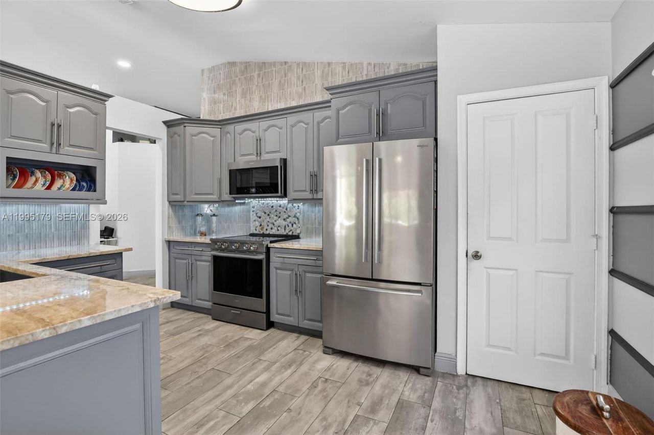 284 SW 180th Ave, Pembroke Pines, FL 33029 Photo