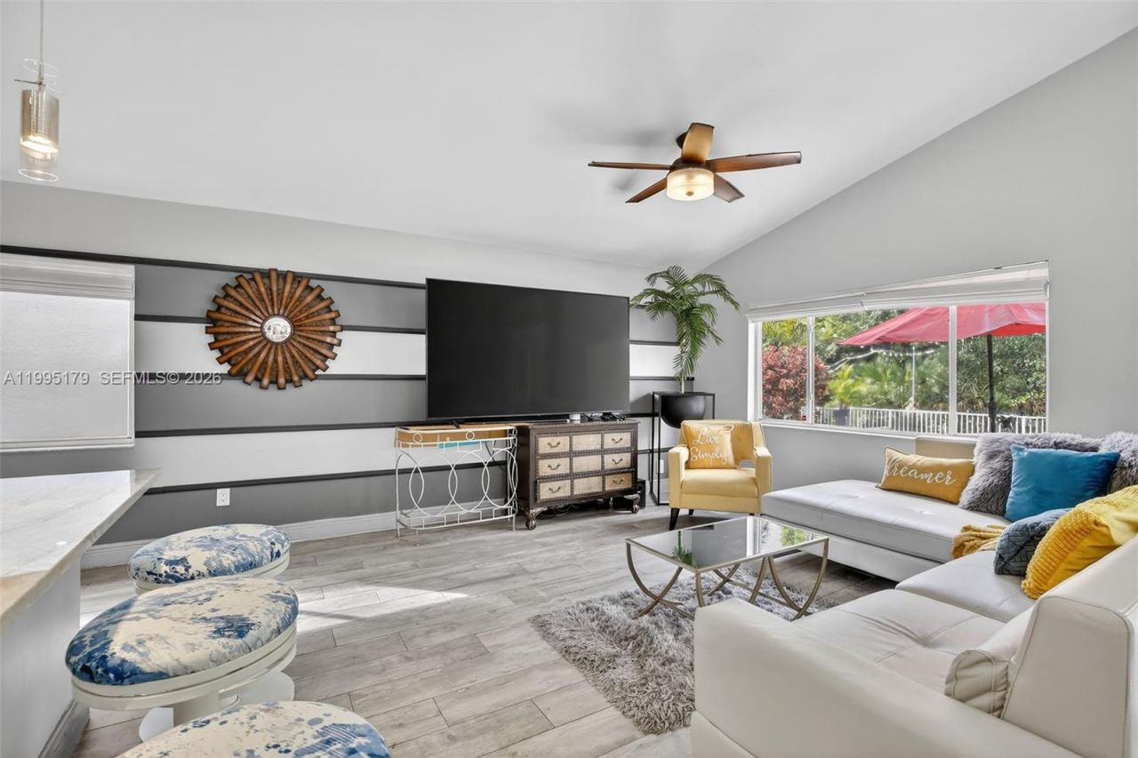 284 SW 180th Ave, Pembroke Pines, FL 33029 Photo