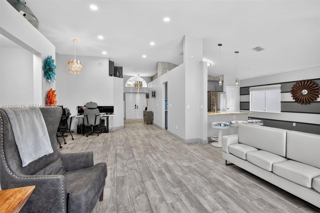 284 SW 180th Ave, Pembroke Pines, FL 33029 Photo