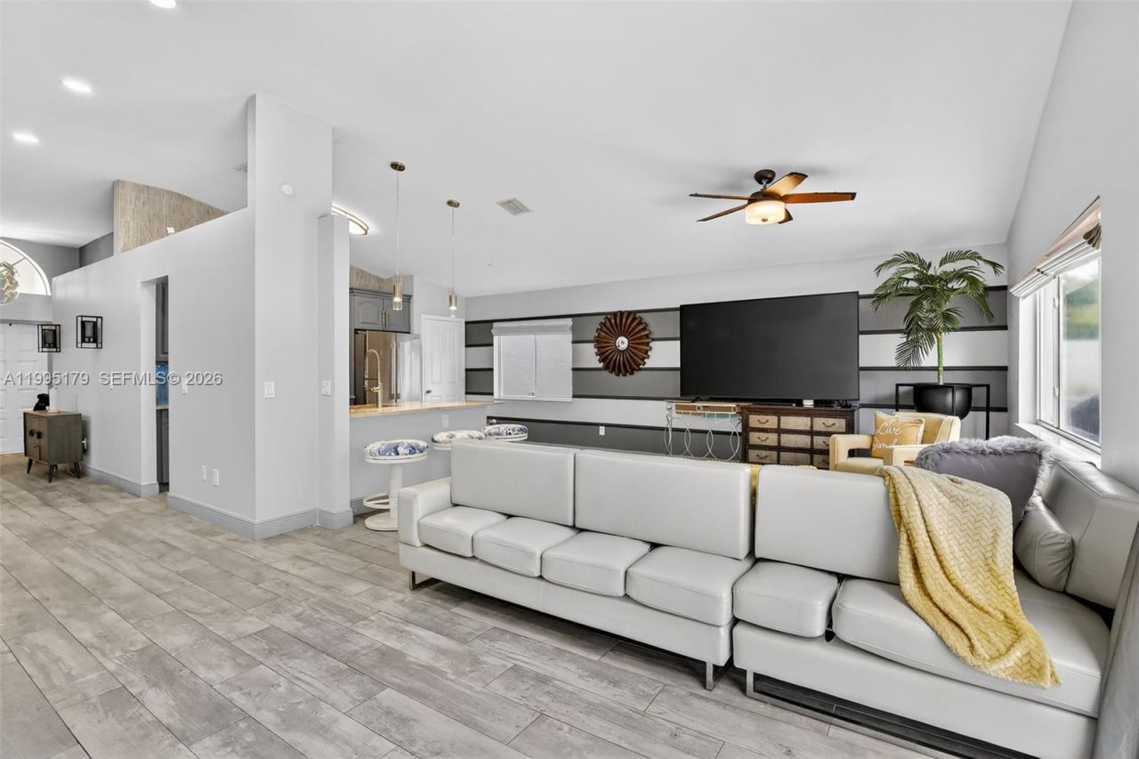 284 SW 180th Ave, Pembroke Pines, FL 33029 Photo