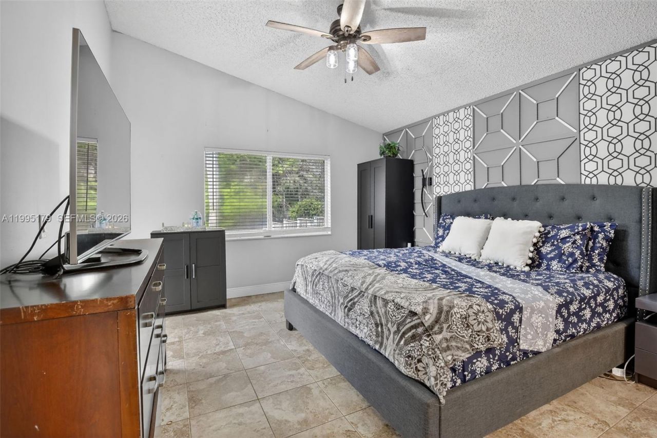 284 SW 180th Ave, Pembroke Pines, FL 33029 Photo