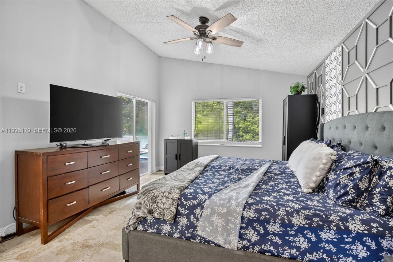 284 SW 180th Ave, Pembroke Pines, FL 33029 Photo