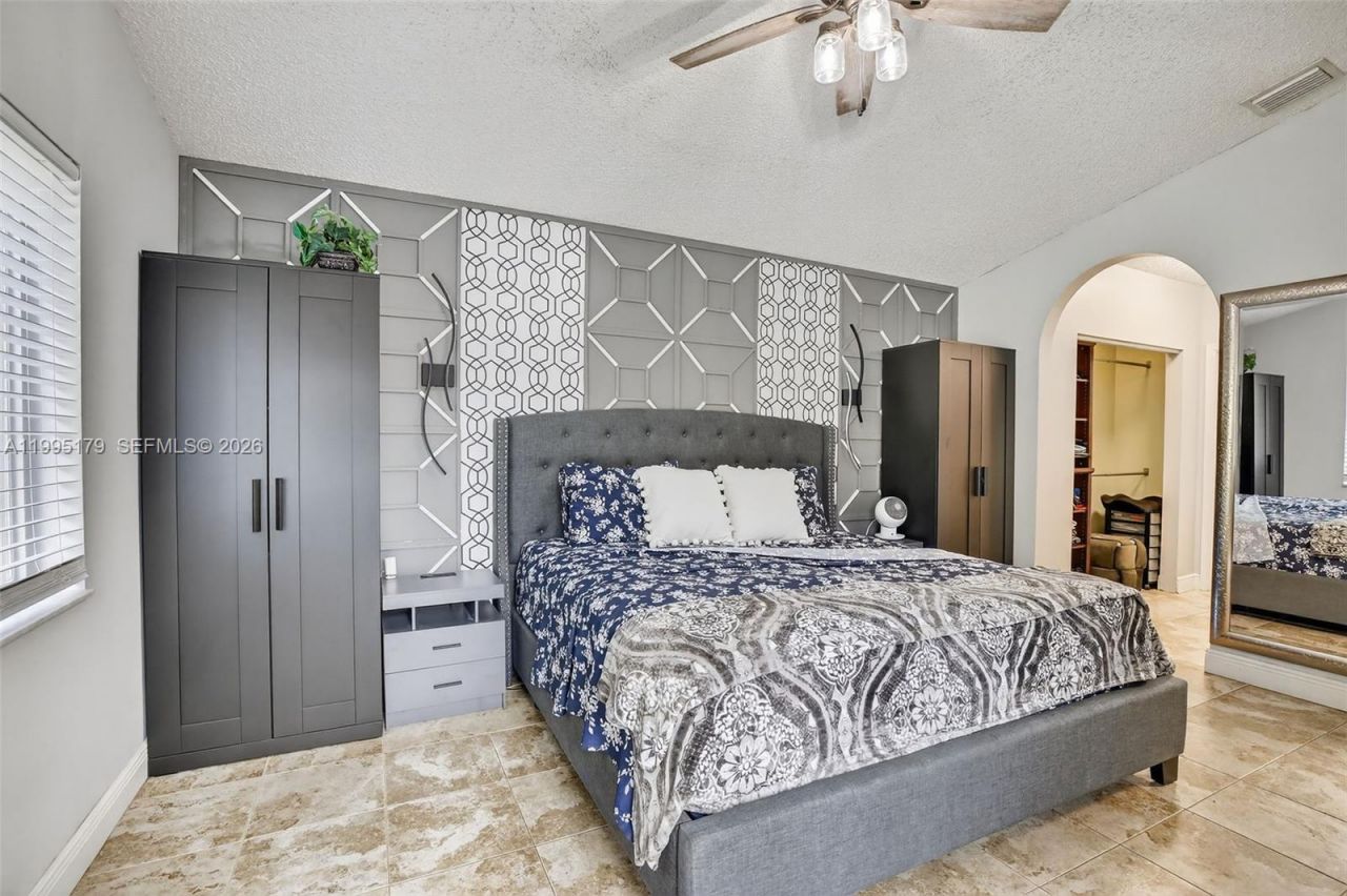 284 SW 180th Ave, Pembroke Pines, FL 33029 Photo