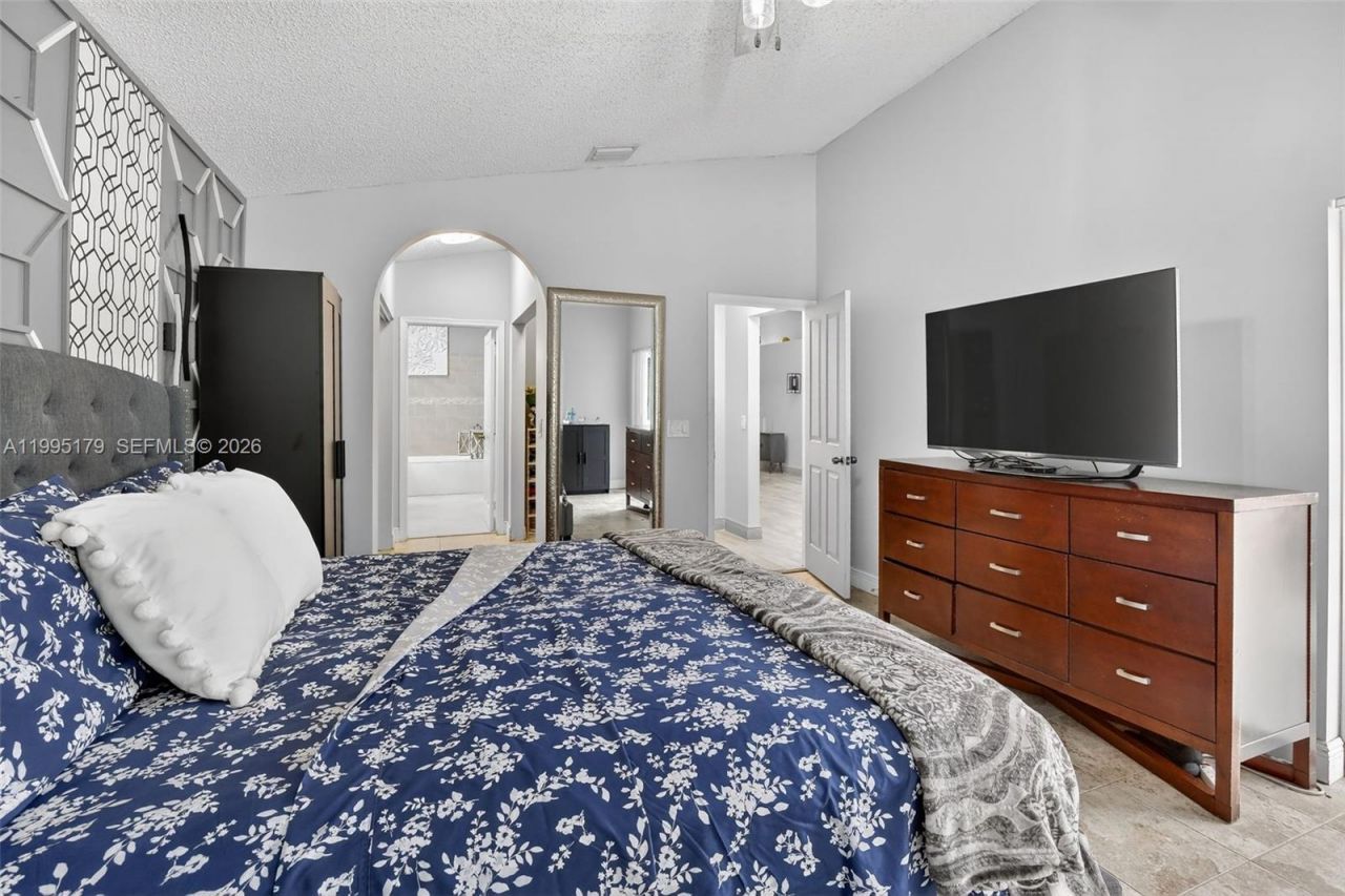 284 SW 180th Ave, Pembroke Pines, FL 33029 Photo