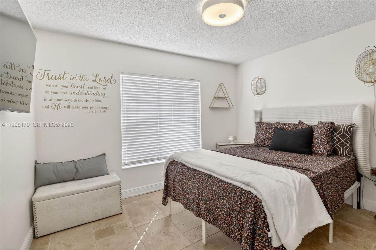 284 SW 180th Ave, Pembroke Pines, FL 33029 Photo