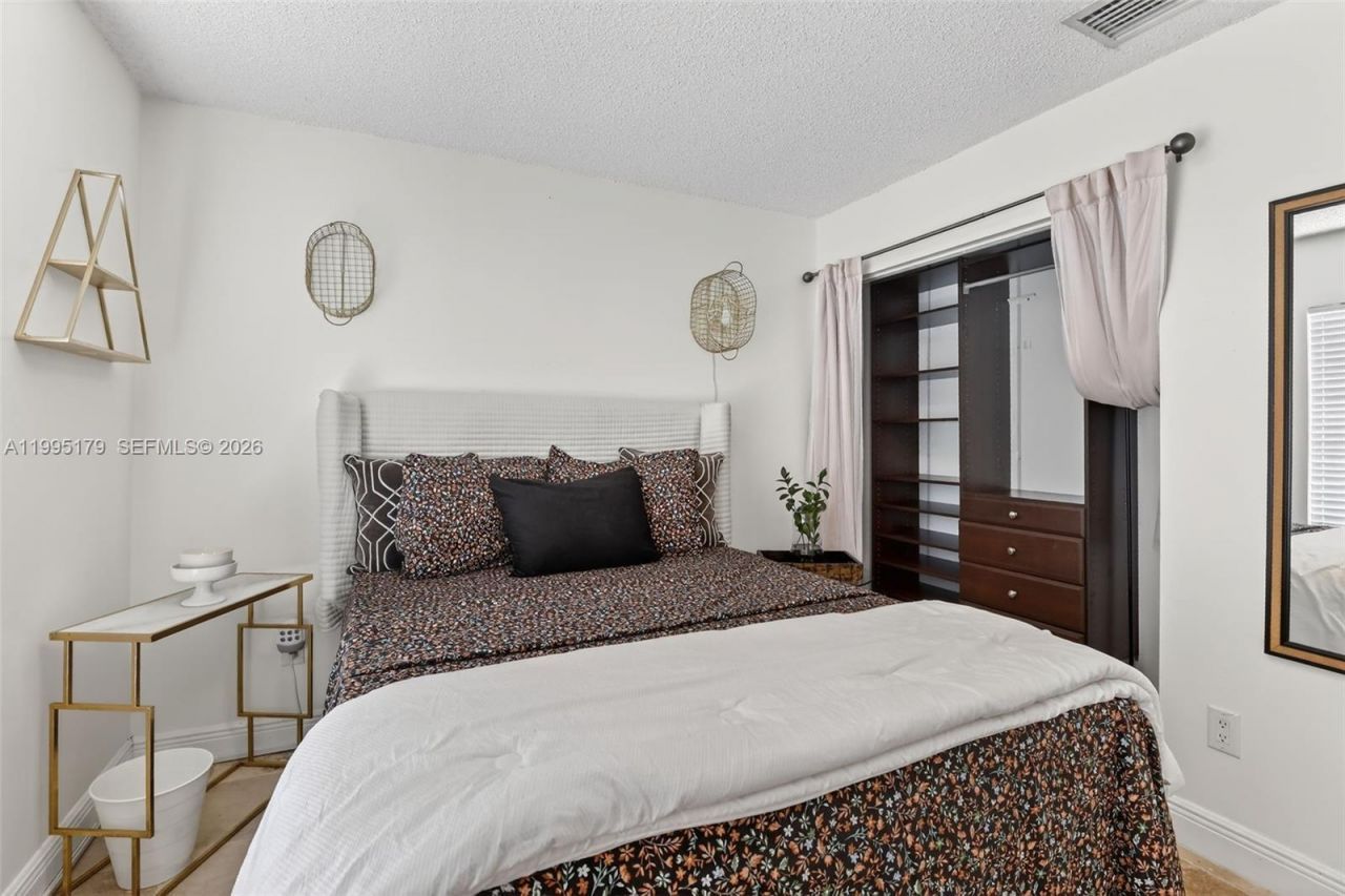 284 SW 180th Ave, Pembroke Pines, FL 33029 Photo