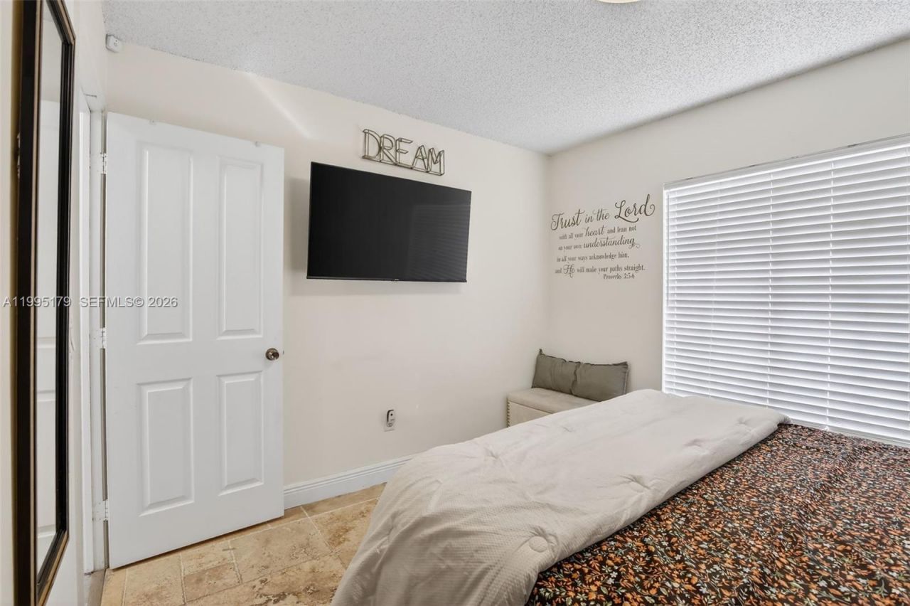 284 SW 180th Ave, Pembroke Pines, FL 33029 Photo