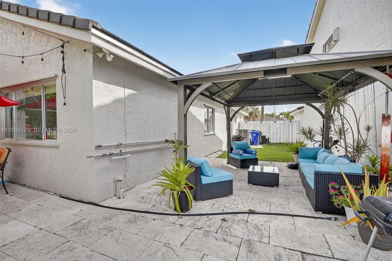 284 SW 180th Ave, Pembroke Pines, FL 33029 Photo