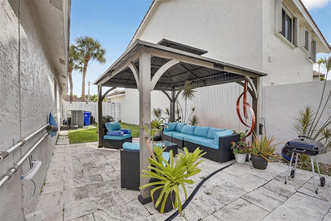 284 SW 180th Ave, Pembroke Pines, FL 33029 Photo