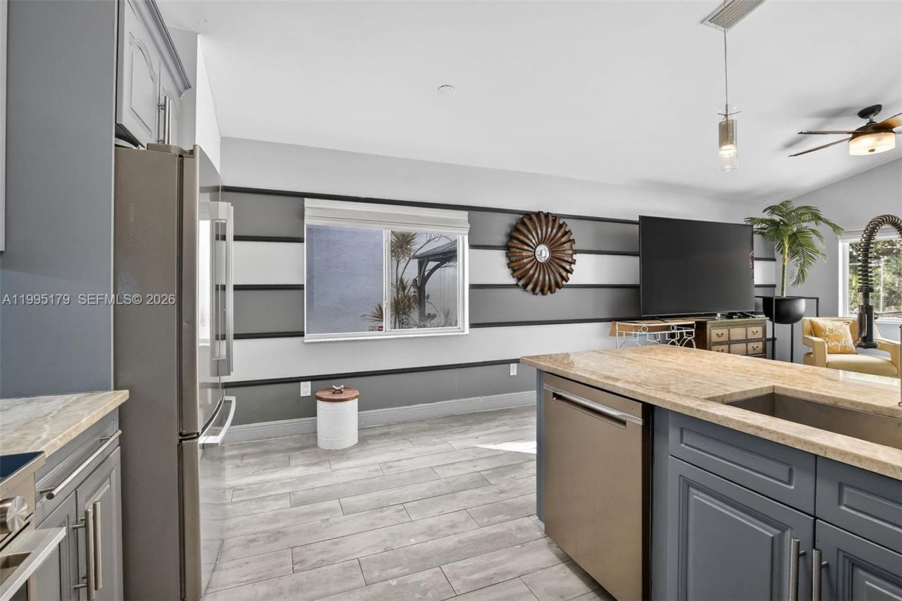 284 SW 180th Ave, Pembroke Pines, FL 33029 Photo