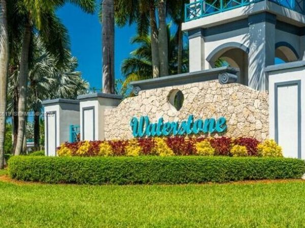 2402 NE 41st Pl , Homestead, FL 33033