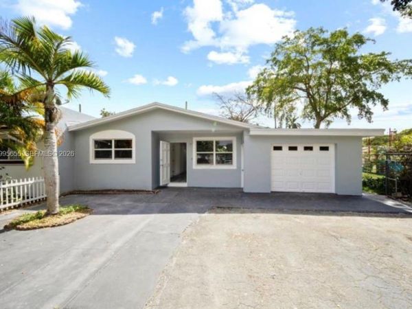 816 N Golf Dr, Hollywood, FL 33021