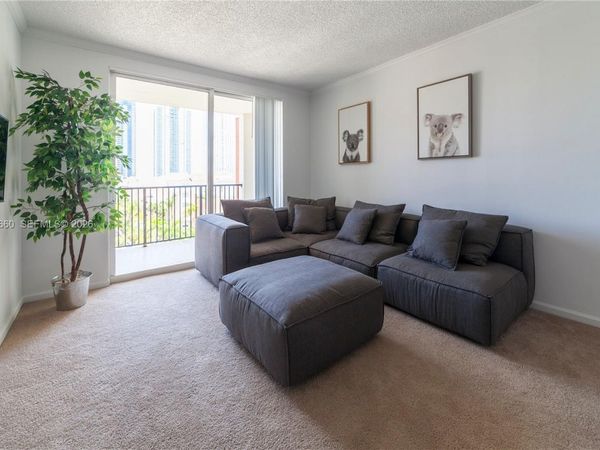 17100 N Bay Rd, Unit 1717, Sunny Isles Beach, FL 33160