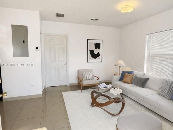 2155 NW 28th St, Miami, FL 33142