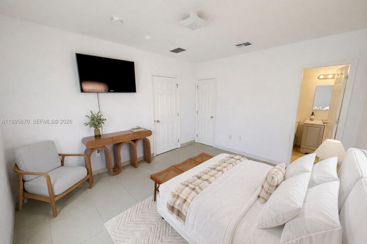 2155 NW 28th St, Miami, FL 33142 Photo