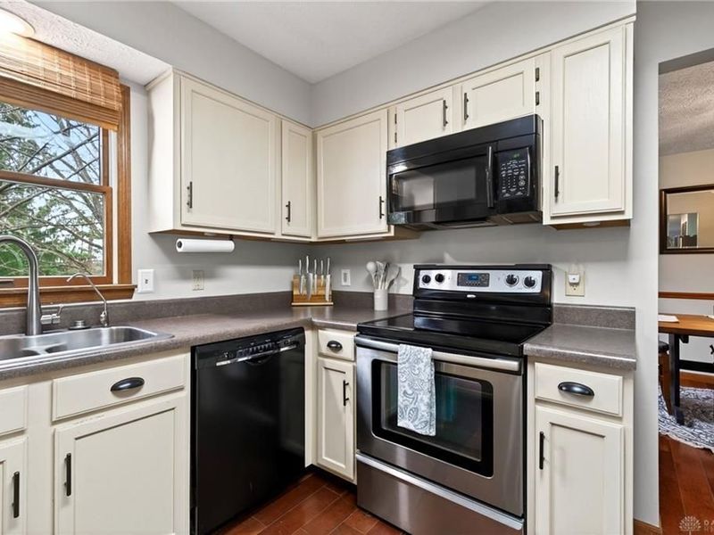 4165 Summerfield Drive, Dayton, OH 45432 Photo 12