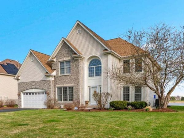 415 Mallard Point Drive, North Aurora, IL 60542