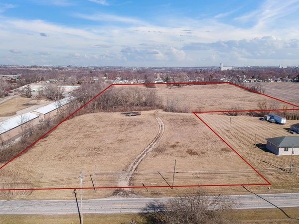 1723 Six Points Road , Bloomington, IL 61701